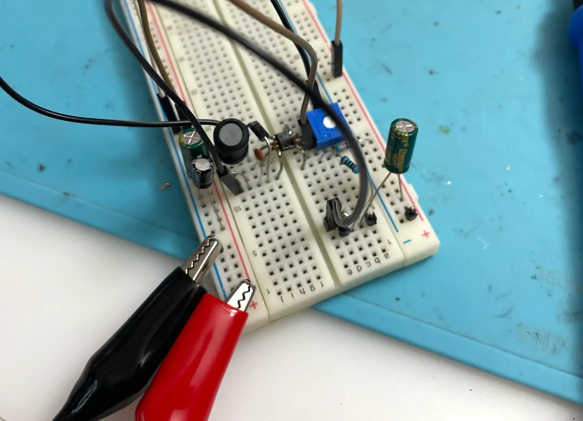 Re-routed breadboard circuit with shorter wiring loops