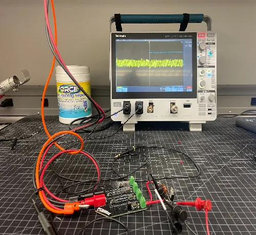 Oscilloscope probing setup with ground springs